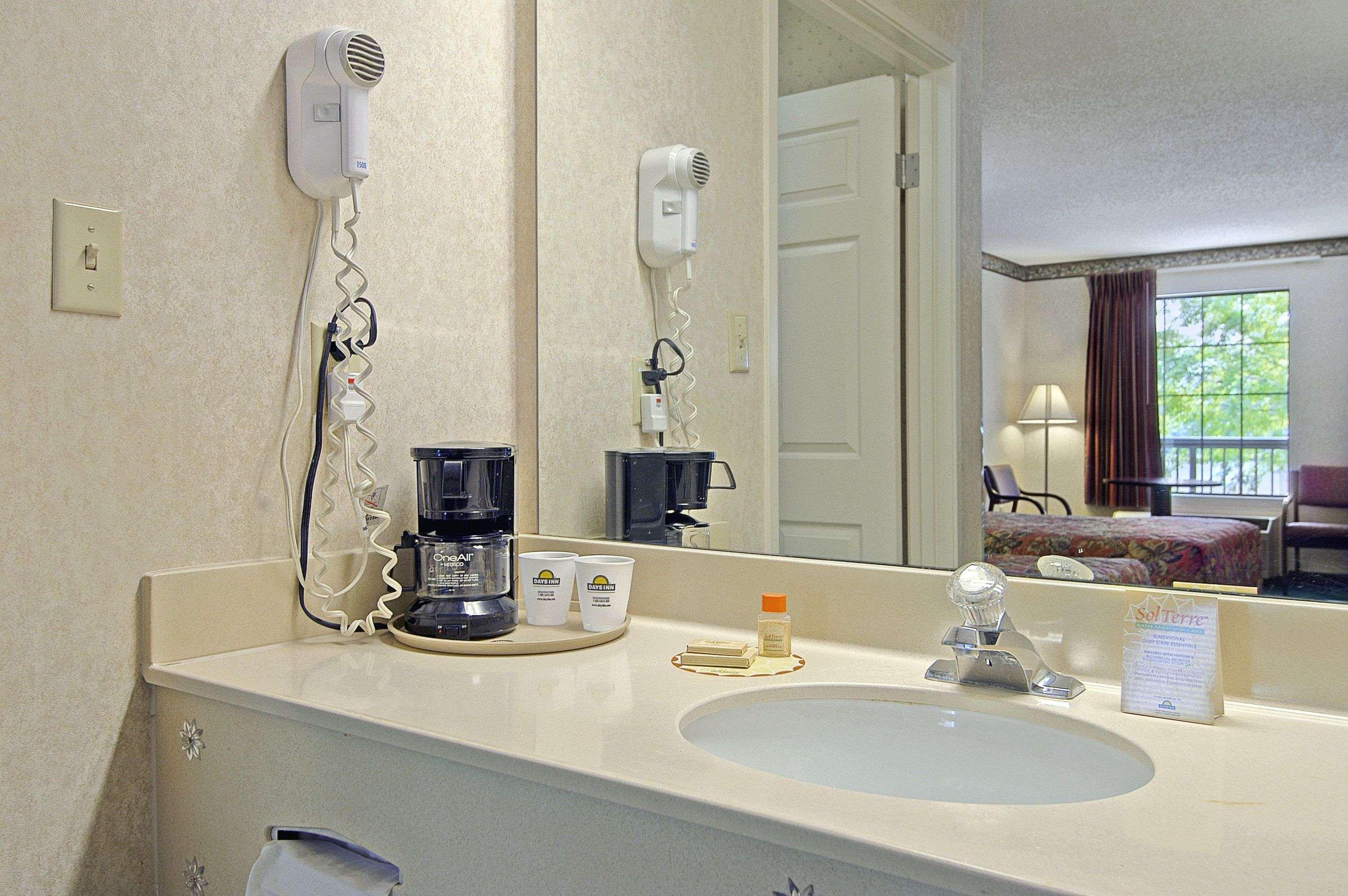 Days Inn & Suites By Wyndham Fort Valley Экстерьер фото