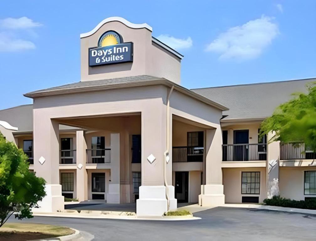 Days Inn & Suites By Wyndham Fort Valley Экстерьер фото