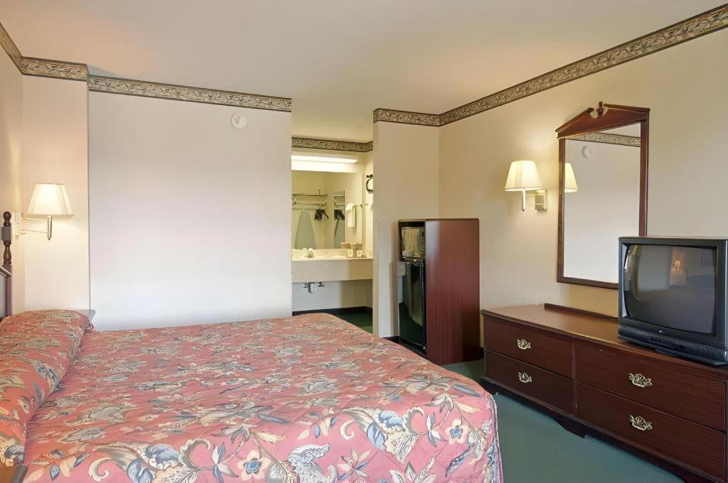 Days Inn & Suites By Wyndham Fort Valley Экстерьер фото