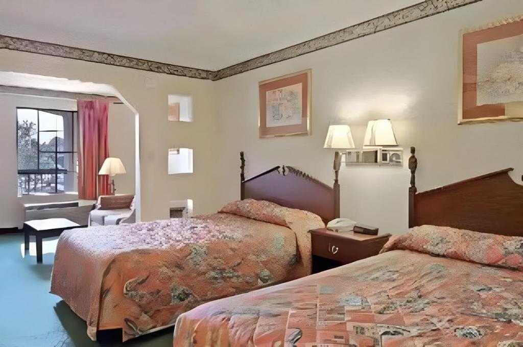 Days Inn & Suites By Wyndham Fort Valley Экстерьер фото