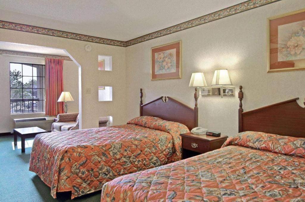 Days Inn & Suites By Wyndham Fort Valley Экстерьер фото