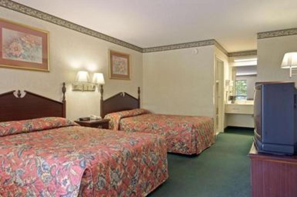 Days Inn & Suites By Wyndham Fort Valley Экстерьер фото