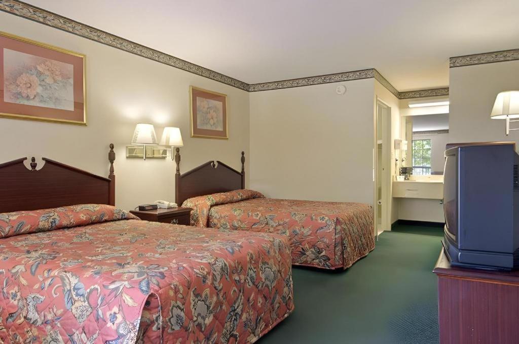 Days Inn & Suites By Wyndham Fort Valley Экстерьер фото