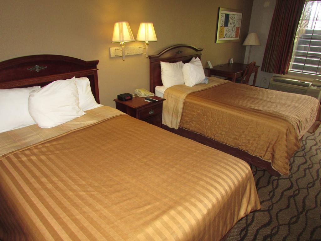 Days Inn & Suites By Wyndham Fort Valley Экстерьер фото