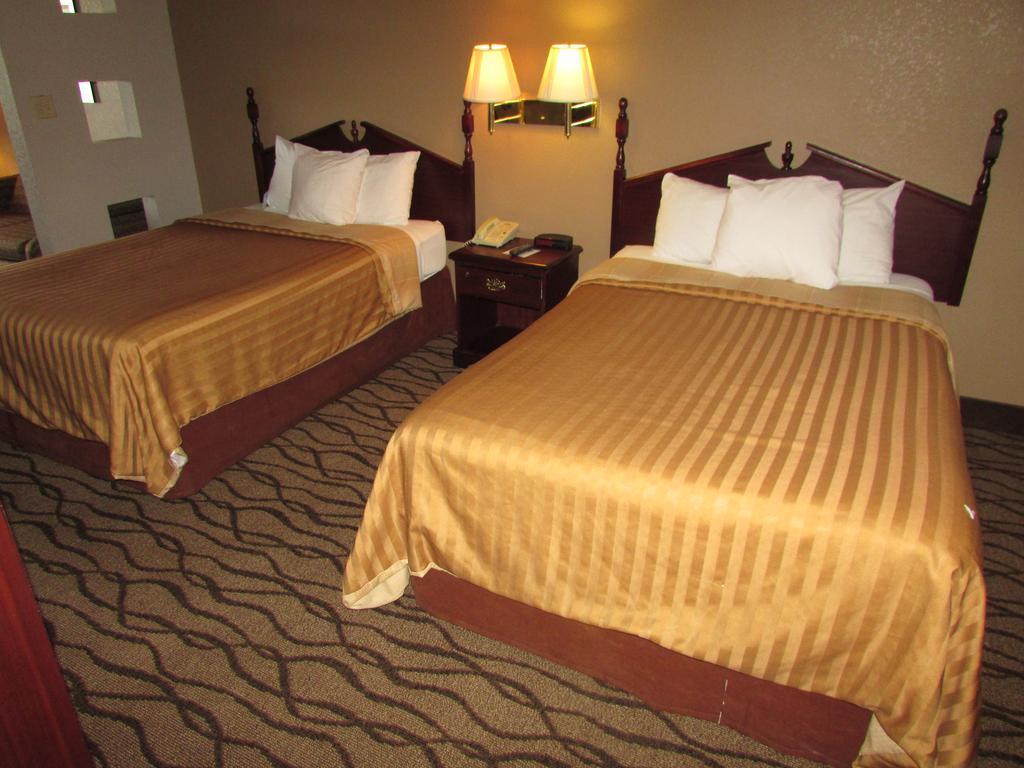 Days Inn & Suites By Wyndham Fort Valley Экстерьер фото