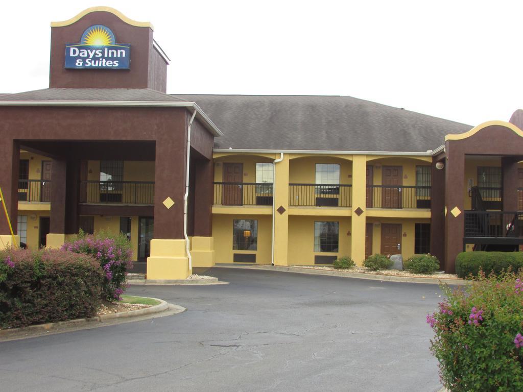 Days Inn & Suites By Wyndham Fort Valley Экстерьер фото