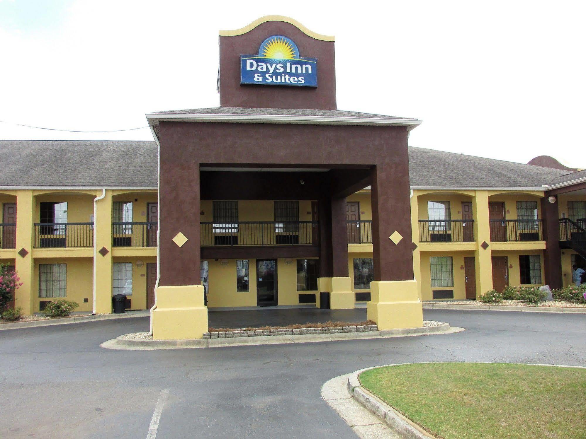 Days Inn & Suites By Wyndham Fort Valley Экстерьер фото